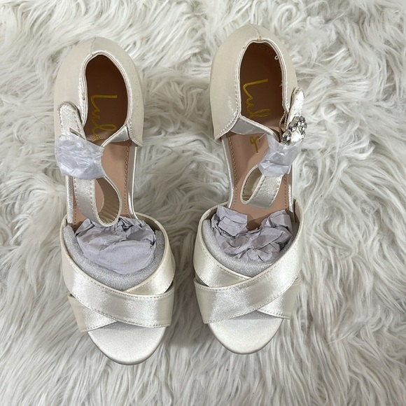 LULUS Crushest White Satin Rhinestone Ankle-Strap Chunky Heels Size 8.5 NEW - Picture 5 of 15